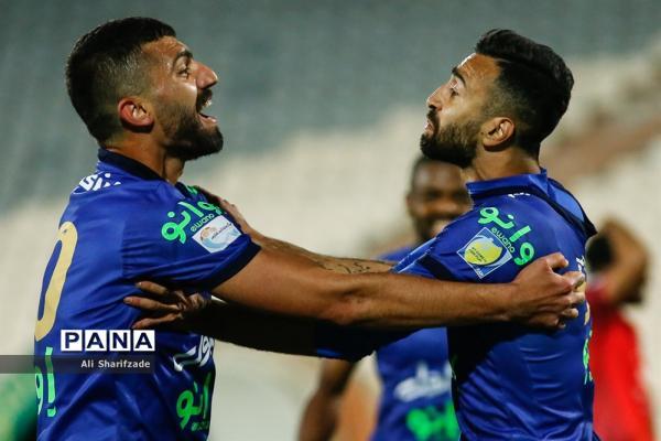 استقلال مقابل فجر متوقف شد استقلال مقابل فجر متوقف شد