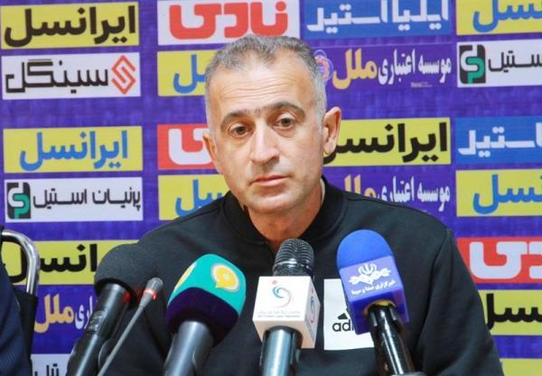 کمالوند: بهتر از نتایج مان فوتبال بازی می کنیم و حق مان بیش کمالوند: بهتر از نتایج مان فوتبال بازی می کنیم و حق مان بیش از این است، مقابل فجر دنبال 3 امتیاز هستیم