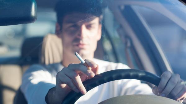 چند راه چاره ساده برای از بین بردن بوی سیگار از داخل خودرو