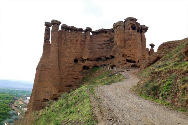 قلعه بهستان؛ جاذبه معروف و دیدنی زنجان